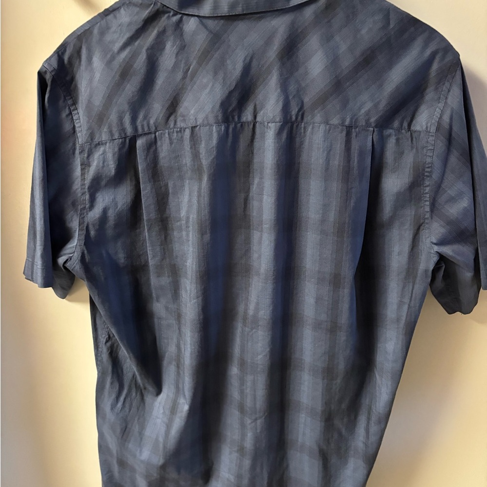 Travis Mathew Button Up. Excellent condition - Picture 3 of 5